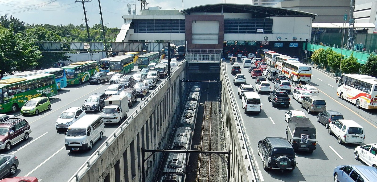 ayala-makati-mrt-station