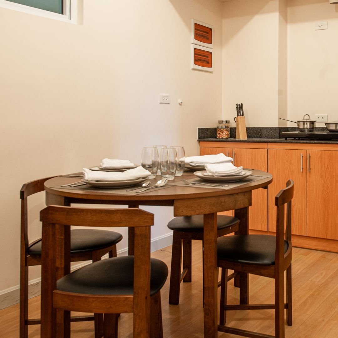 15_2BR_Dining_Table (Large)